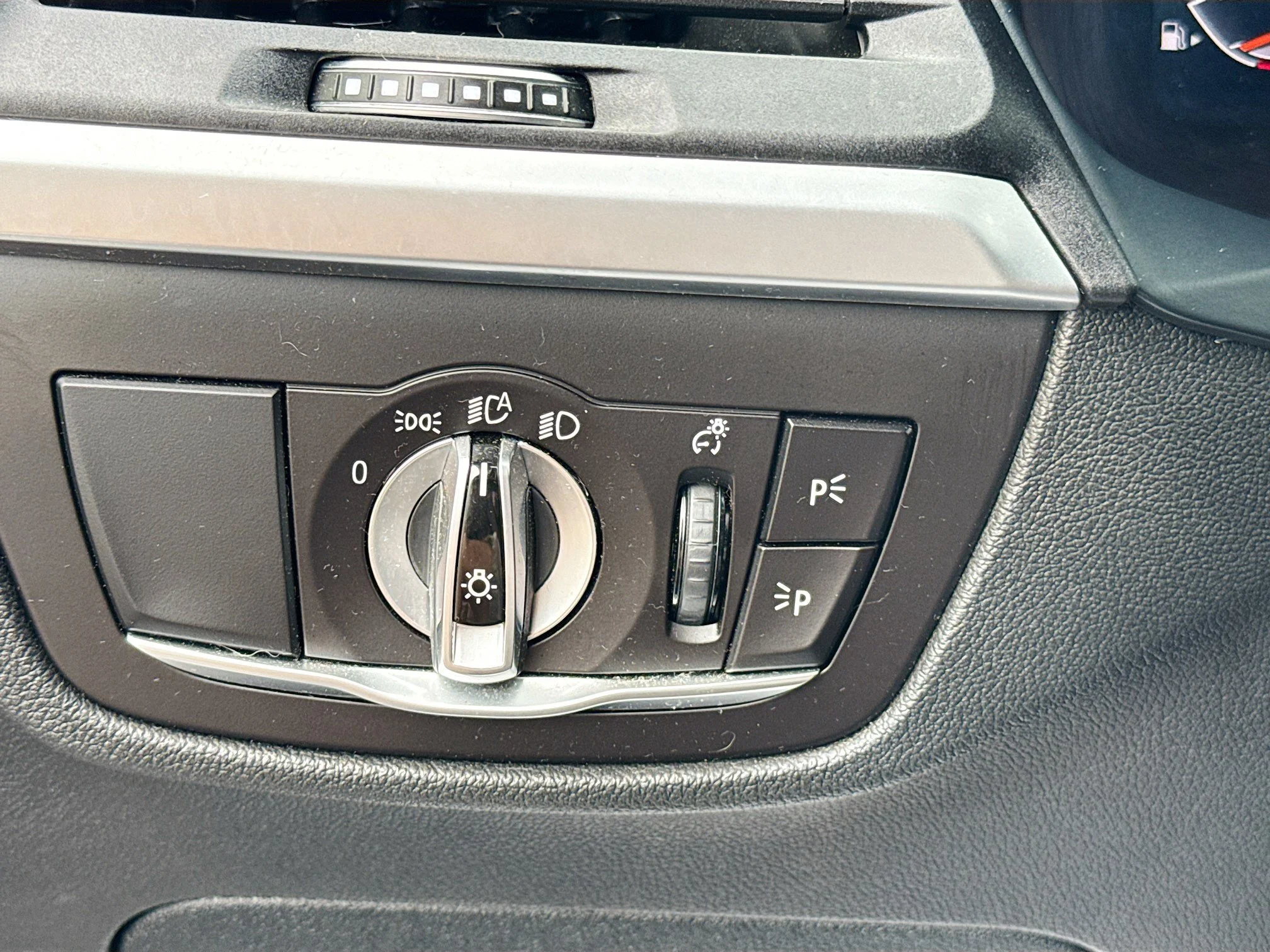 Used 2022 Mineral White Metallic BMW xDrive30i image 35