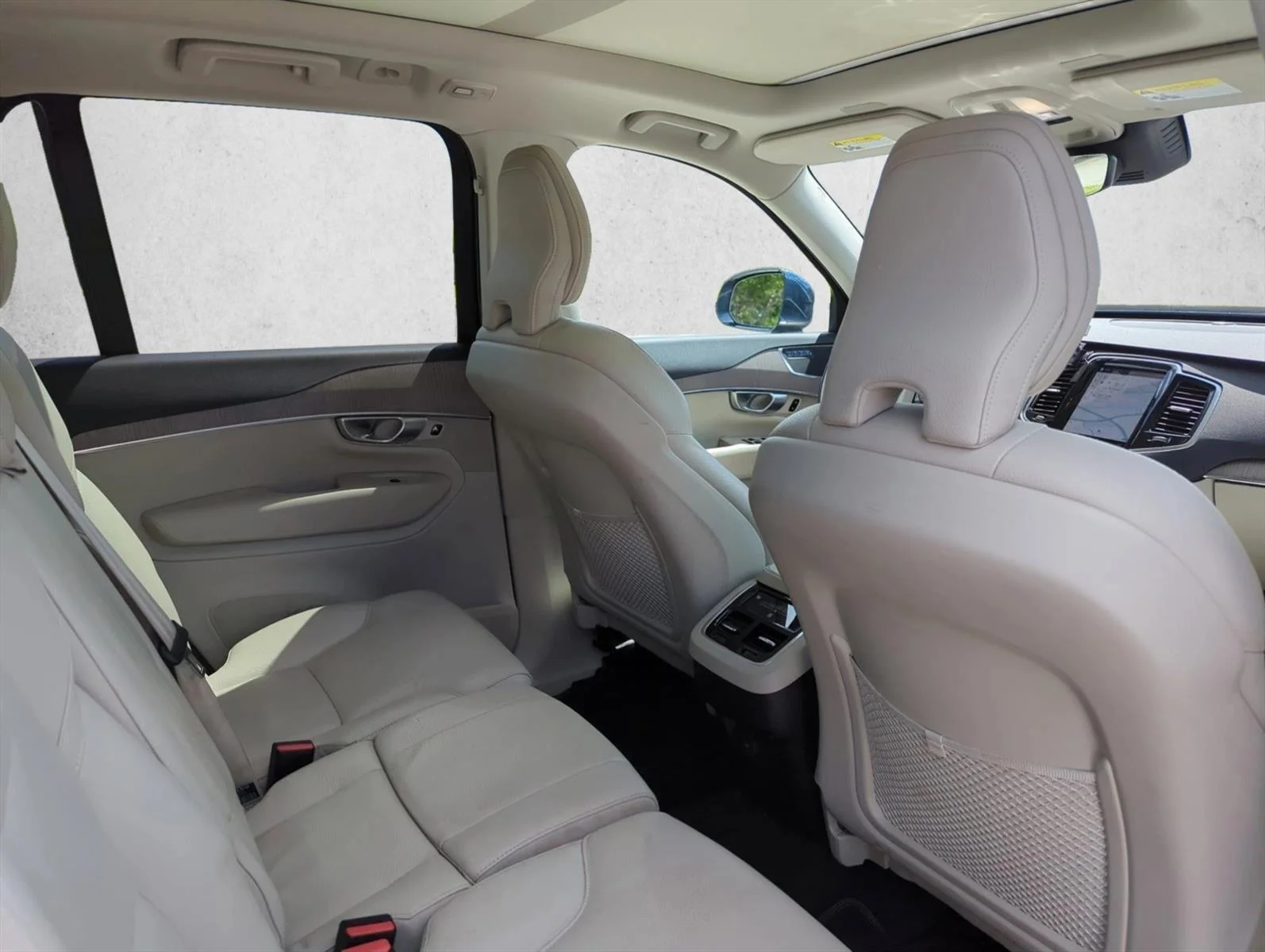Used 2024 Blue Volvo Plus Bright Theme image 21