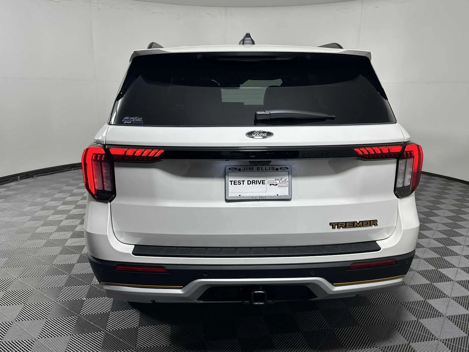 New 2026 Star White Metallic Tri-Coat Ford Tremor image 7