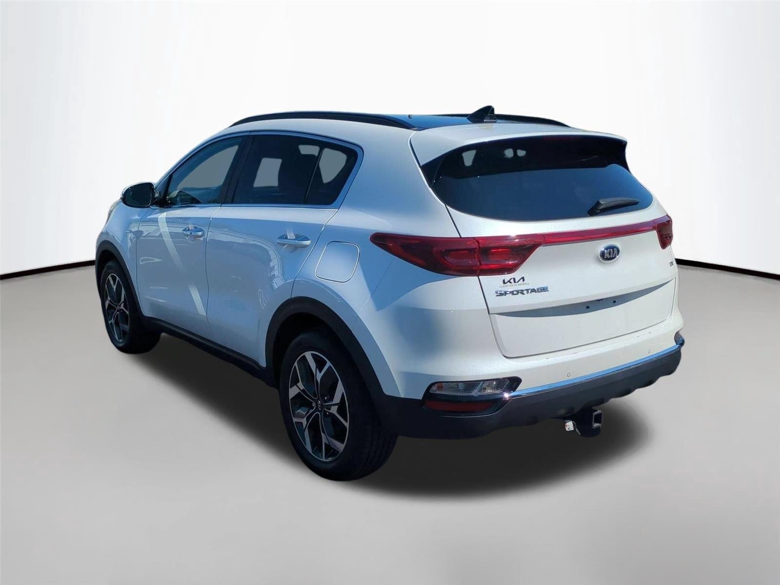 Used 2022 Snow White Pearl Kia EX image 3