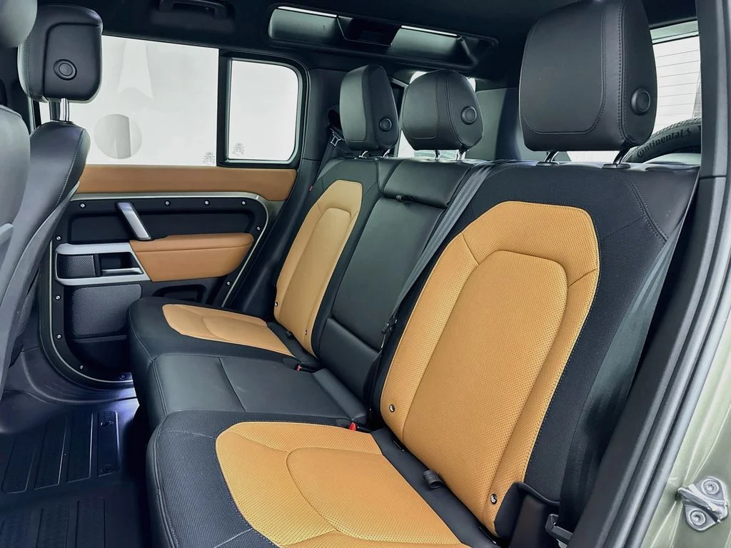 Used 2024 Green Land Rover X-Dynamic SE image 25