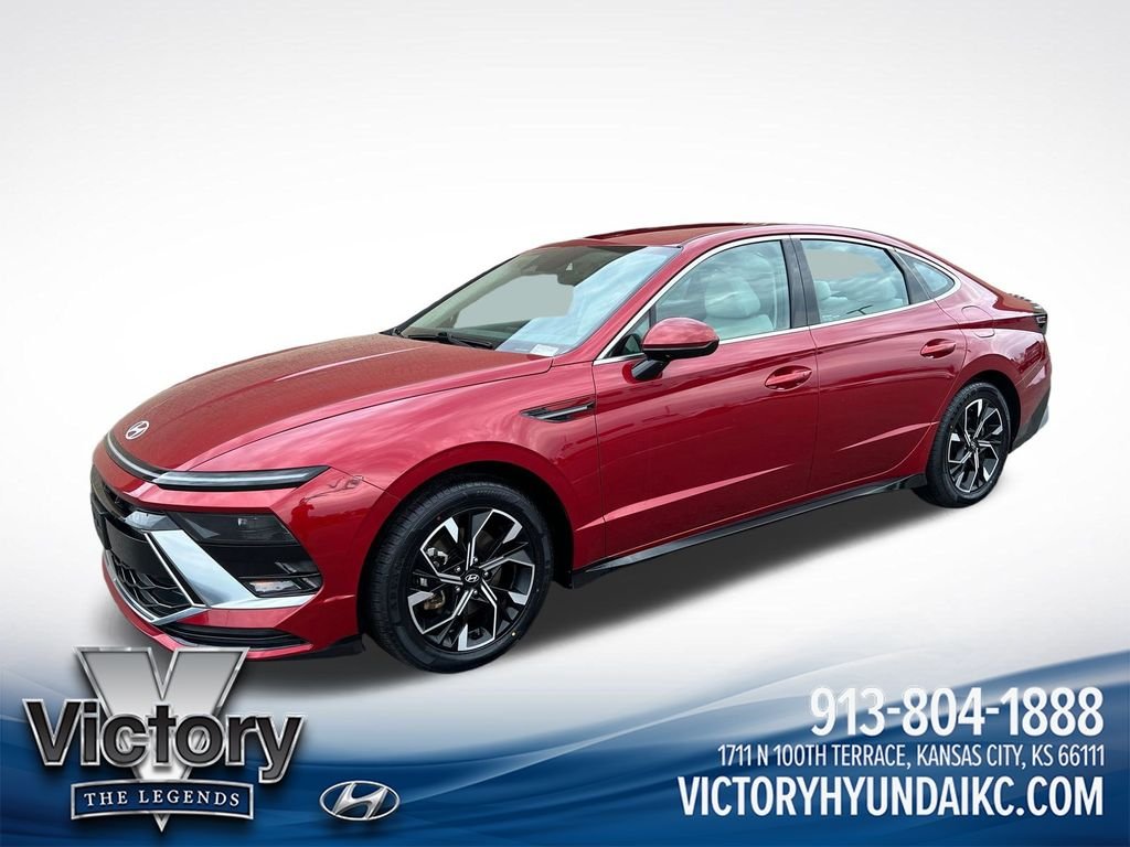 Used 2024 Red Hyundai SEL image 1