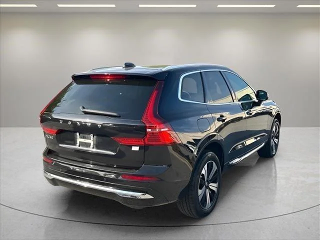 Used 2023  Volvo Plus Bright Theme image 5