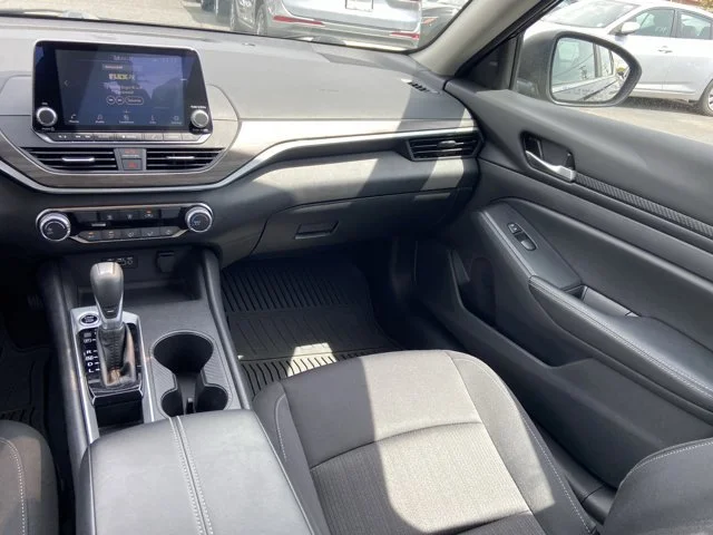 2025 Nissan Altima SV - Photo 15