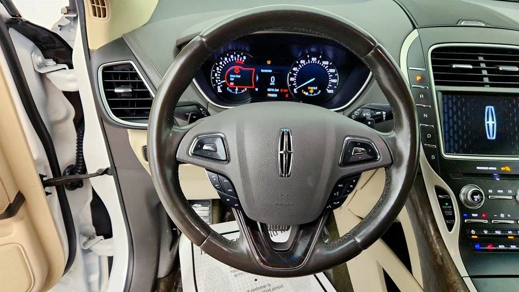 Used 2017 White Platinum Metallic Tri-Coat Lincoln Reserve AWD w/ Technology Package & 21