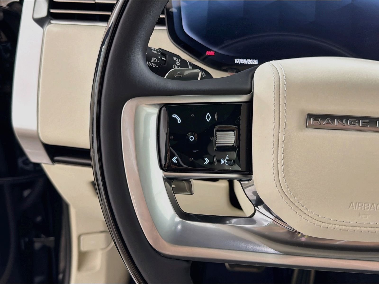 New 2026 Santorini Black LAND ROVER SE image 12
