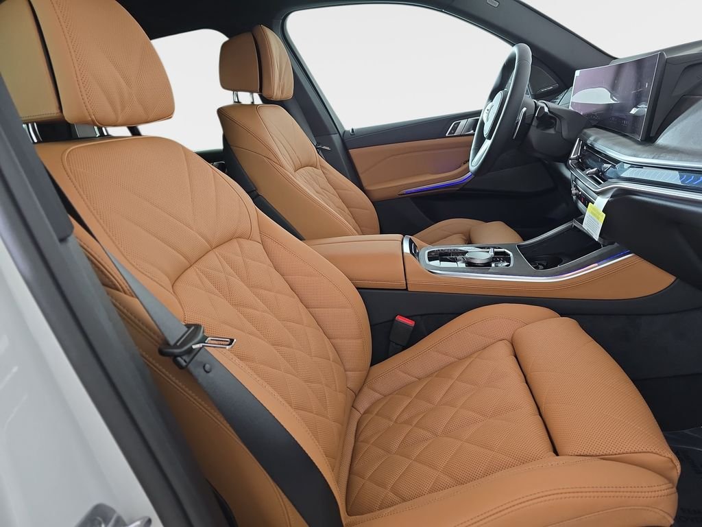 New 2026 Mineral White Metallic BMW xDrive40i image 9