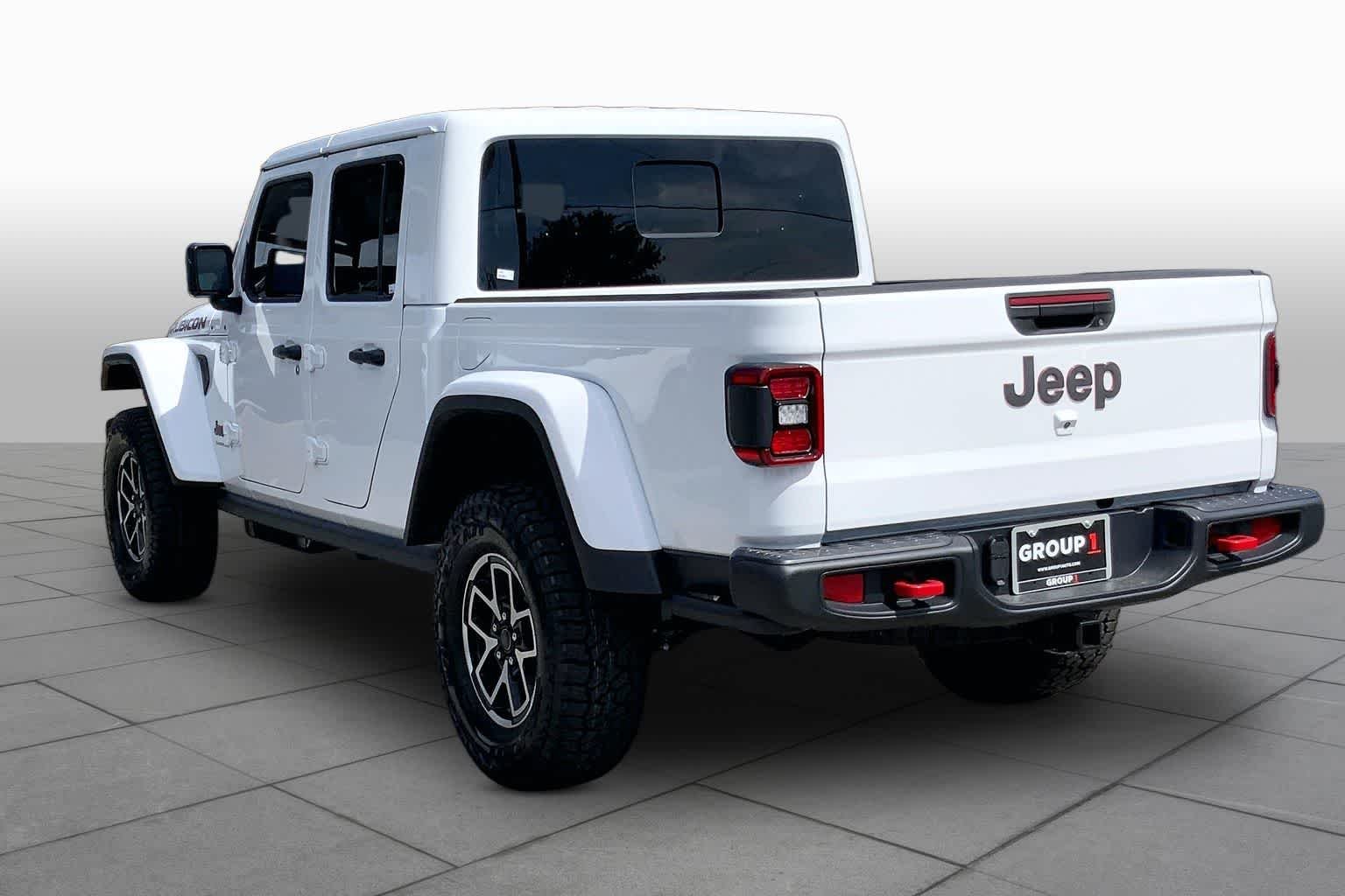 New 2026 Bright White Clear-Coat Exterior Paint Jeep Rubicon image 9