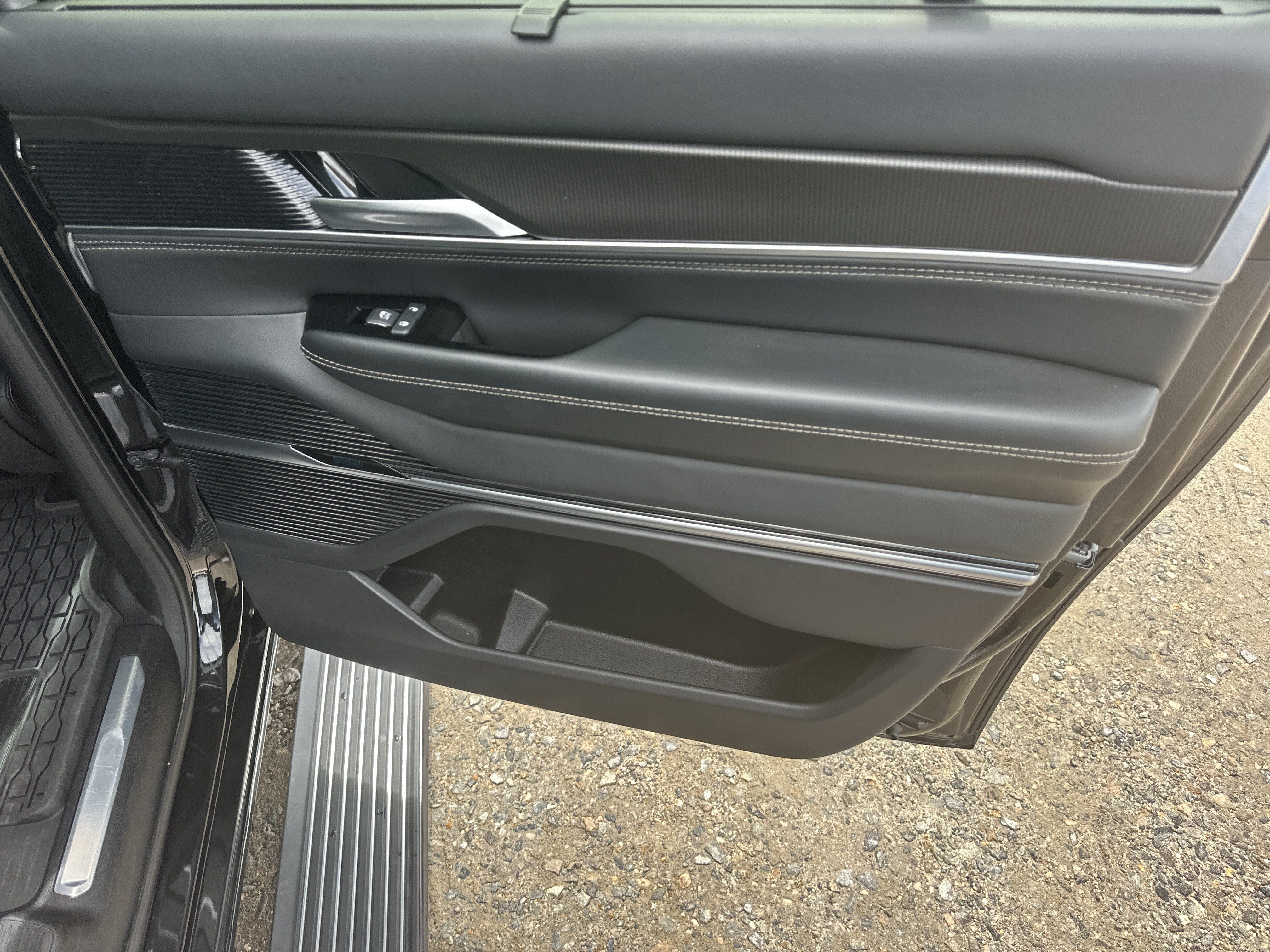 2024 Jeep Grand Wagoneer L Series II - Photo 17