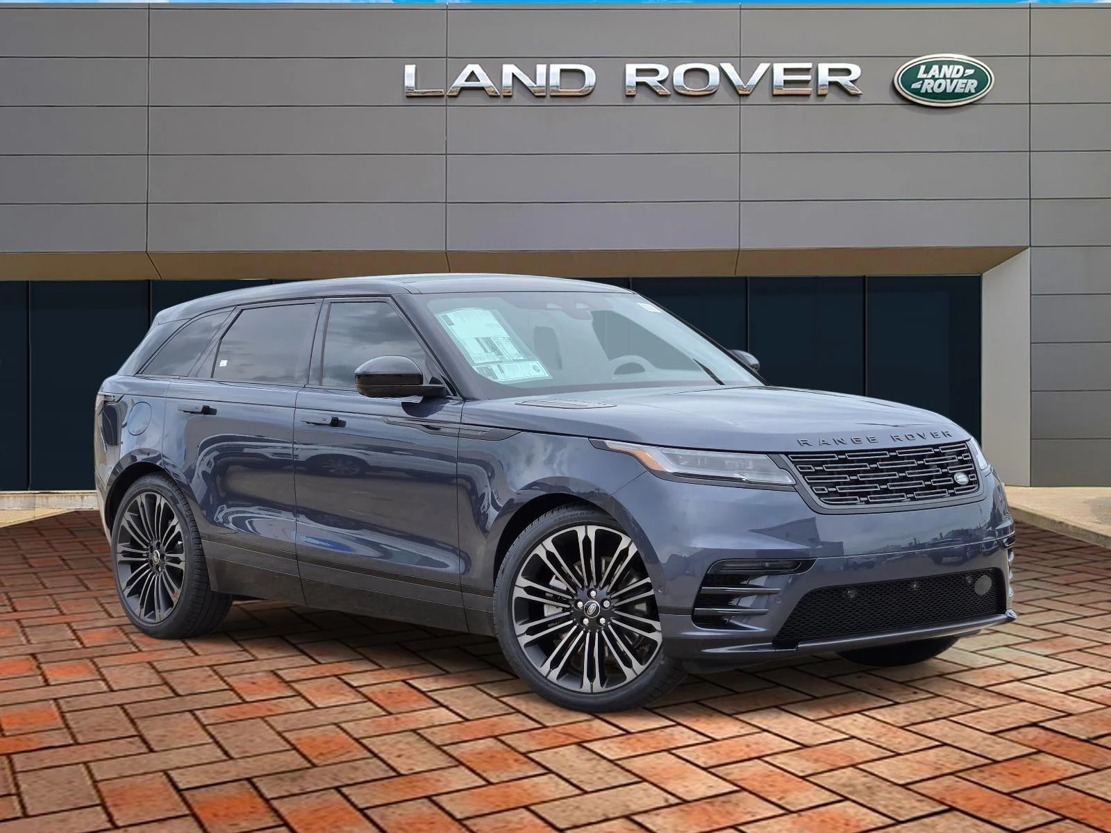 2026 Land Rover Range Rover Velar P250 Dynamic SE's photo