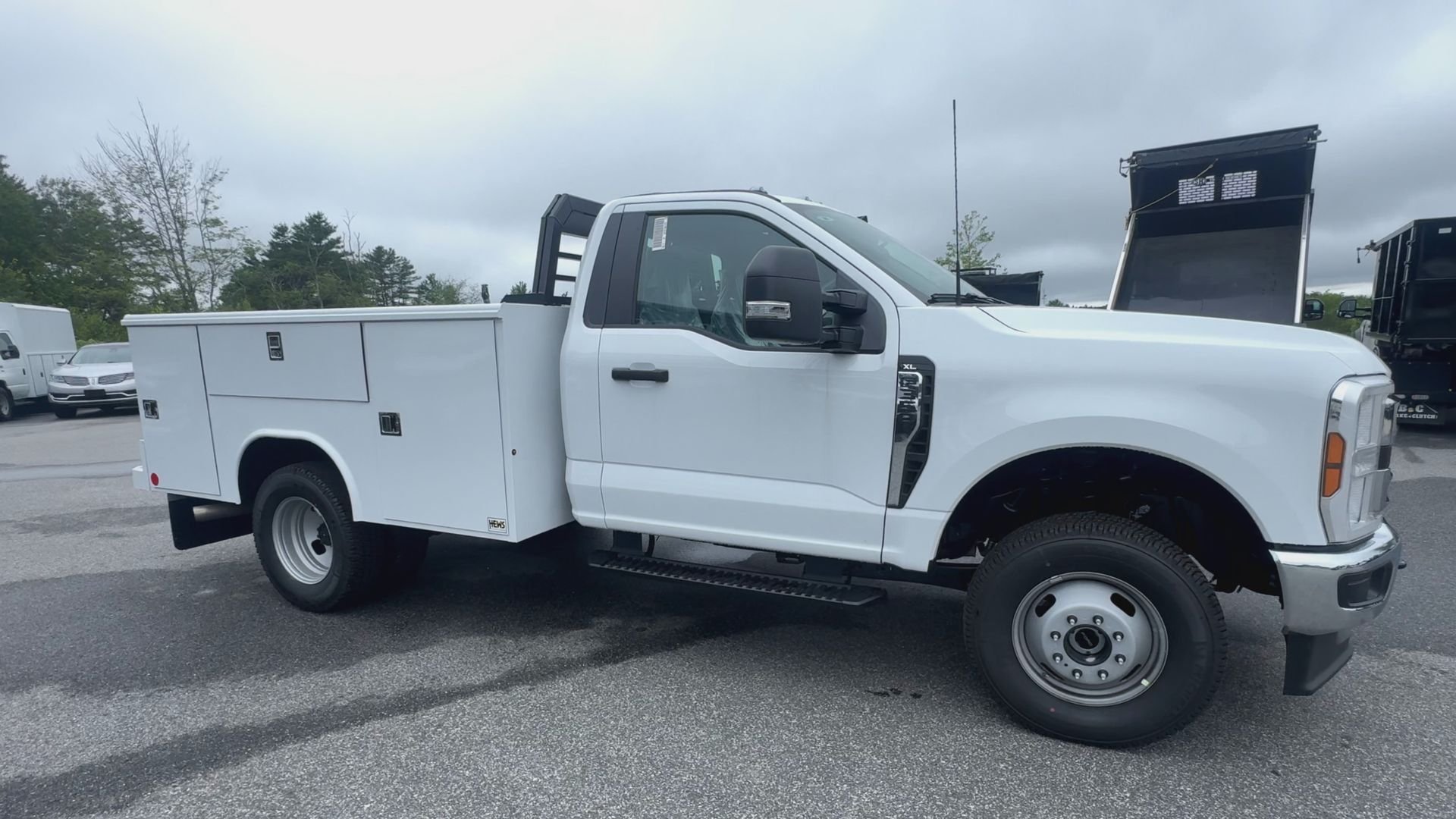 2025 Ford F-350 Super Duty Chassis Cab XL - Photo 15