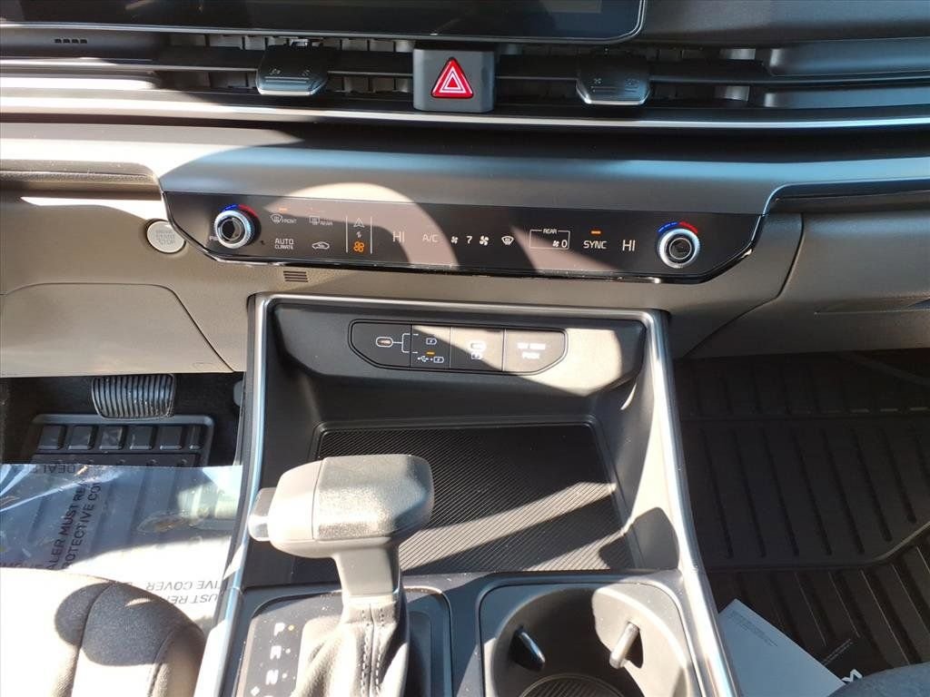 New 2026 Deep Chroma Blue Kia LX image 23