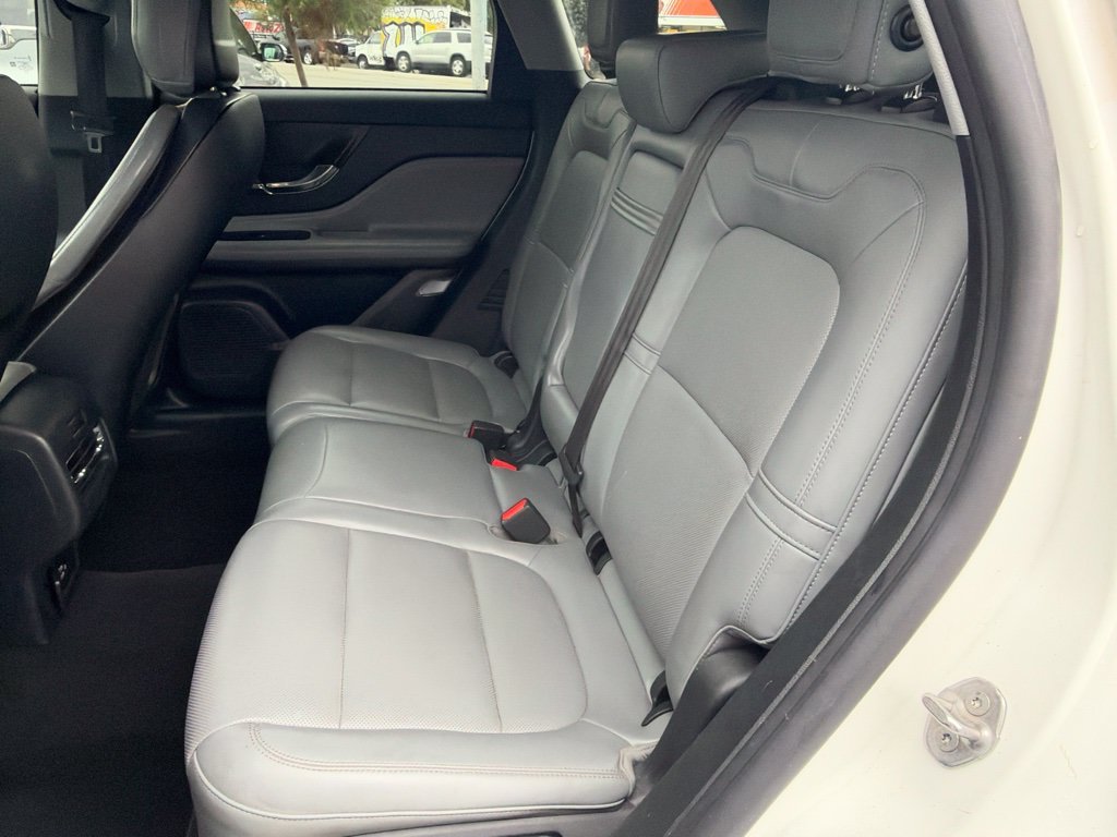 Used 2020 White Lincoln Standard image 17