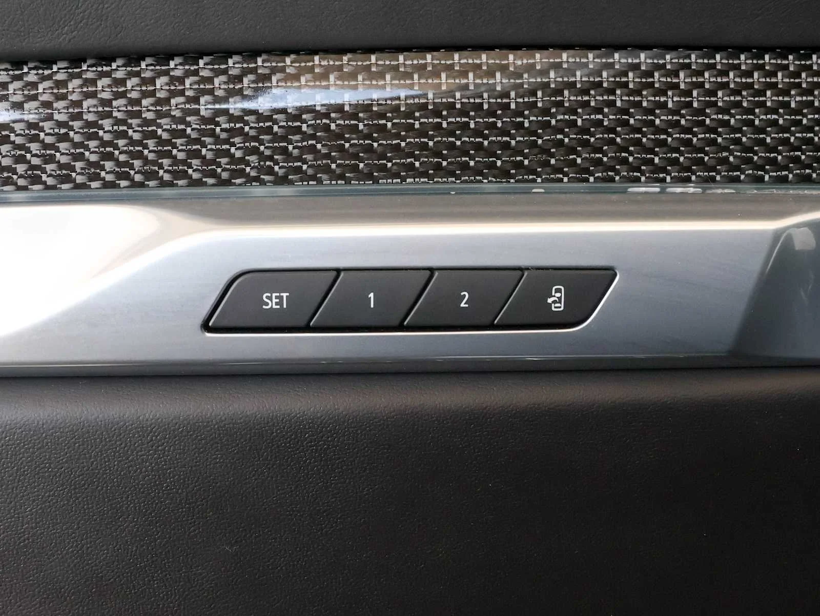 2025 Cadillac Escalade V-Series - Photo 16