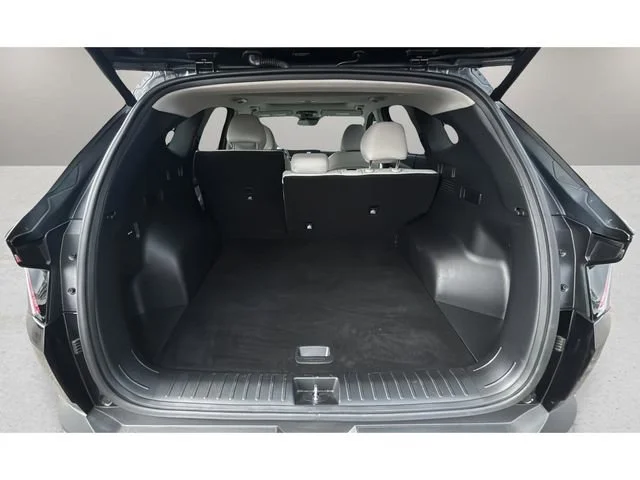Used 2025 Black Hyundai SEL Convenience image 31