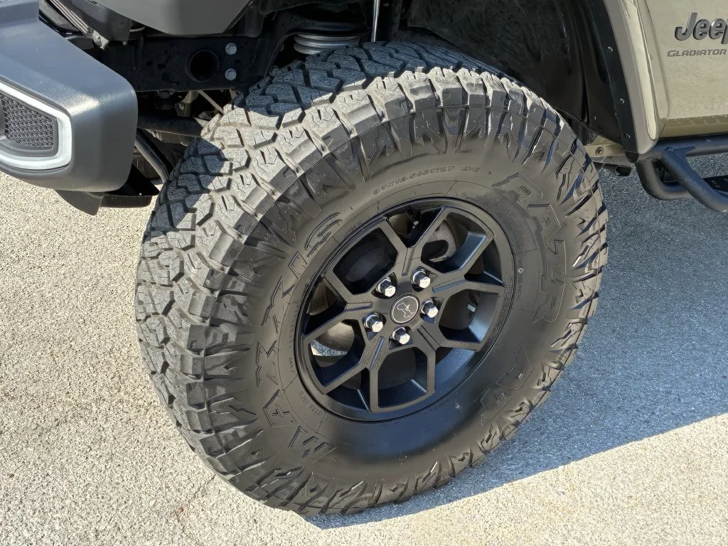 Used 2025 Green Jeep High Tide image 10