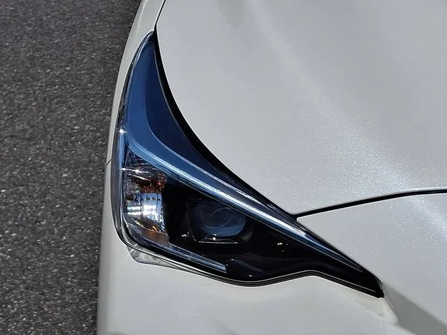 Used 2024 White Subaru  image 10