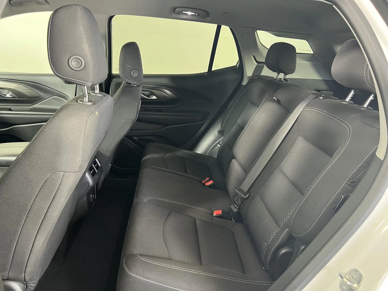 Used 2024 Summit White GMC SLE image 18