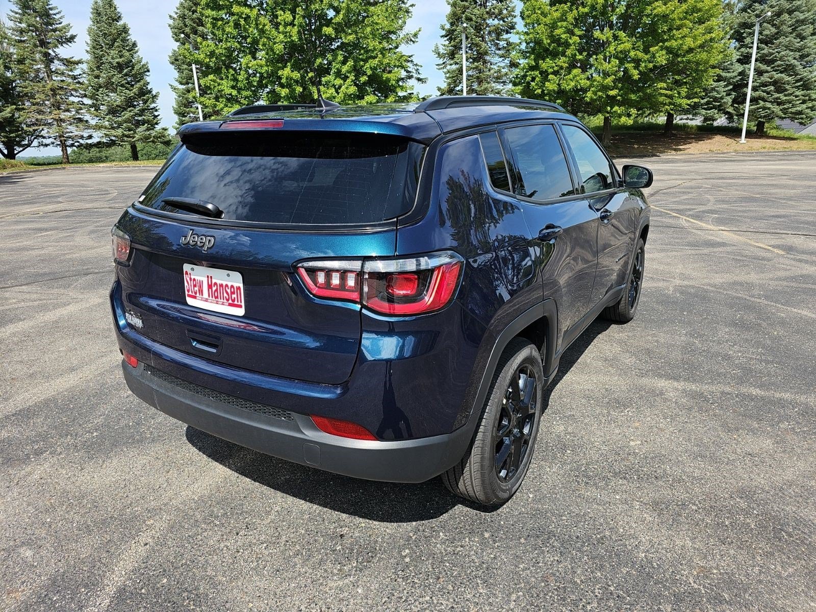 New 2026 Fathom Blue Pearl Coat Jeep Latitude Altitude image 5