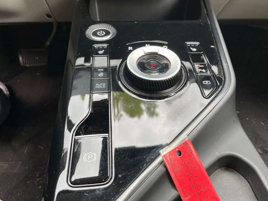 Used 2023 Runway Red Kia Wind image 18