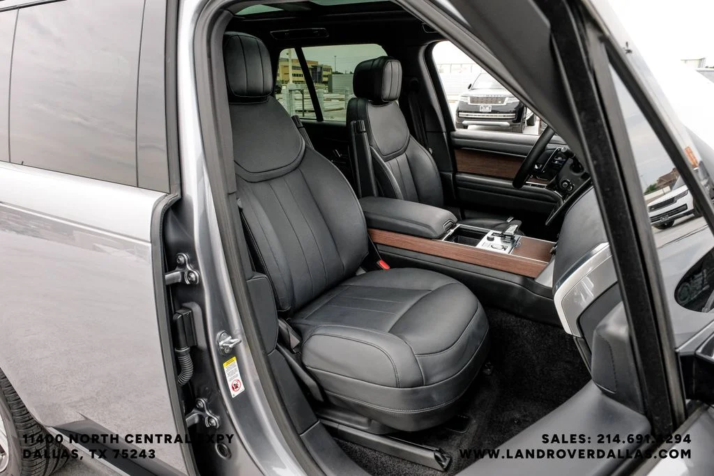 Used 2023 Grey Land Rover SE image 38