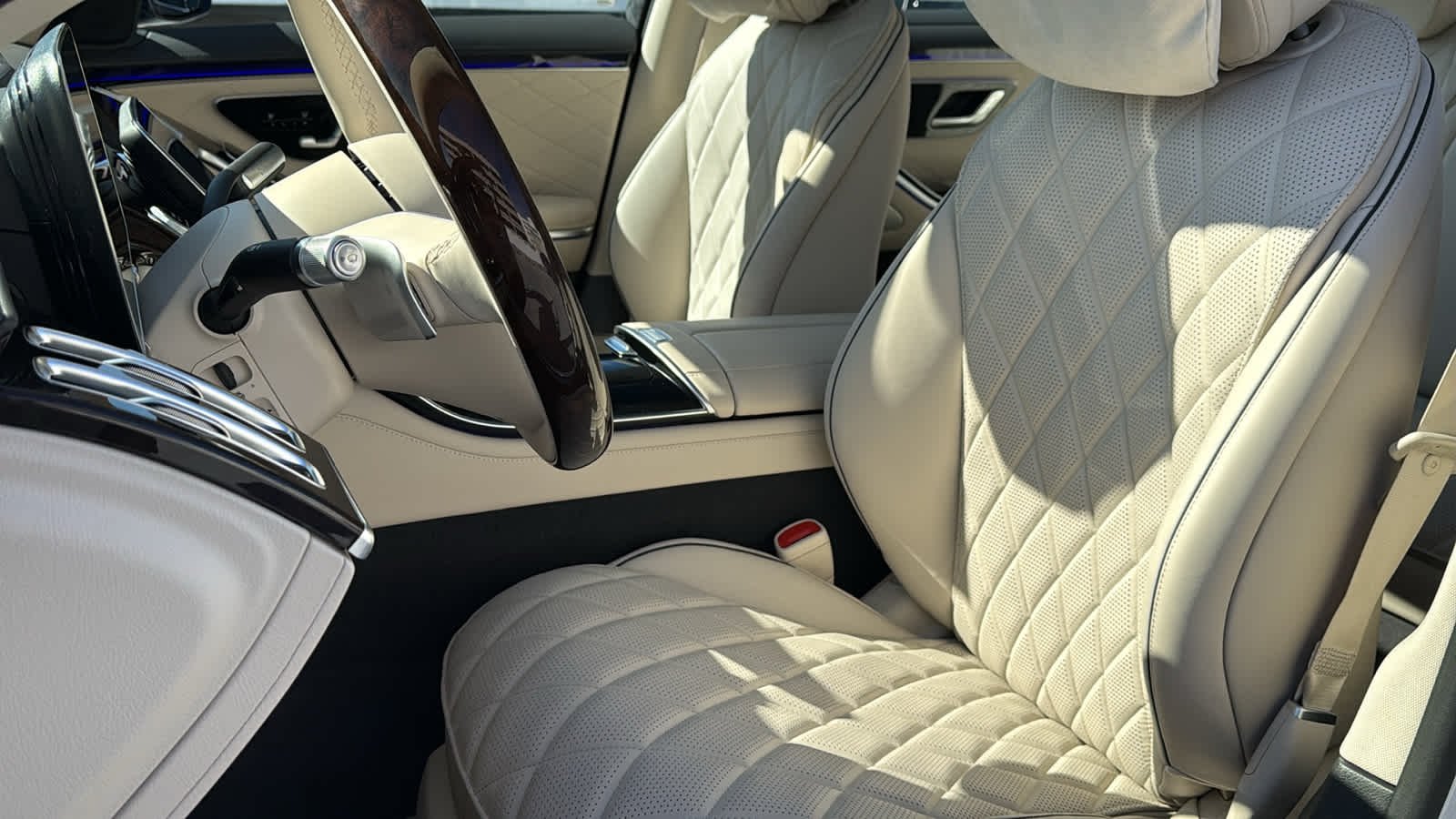 New 2026 MANUFAKTUR Moonlight White Metallic Mercedes-Benz S 580 image 29