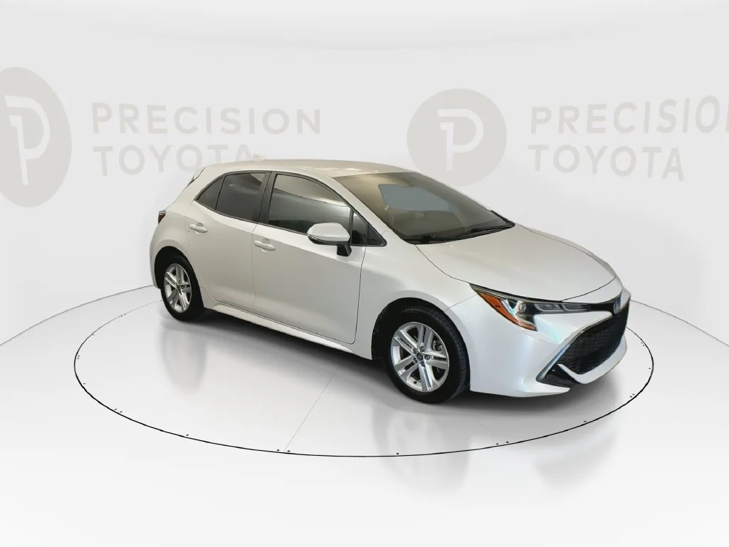 Used 2021 Wind Chill Pearl Toyota SE image 4