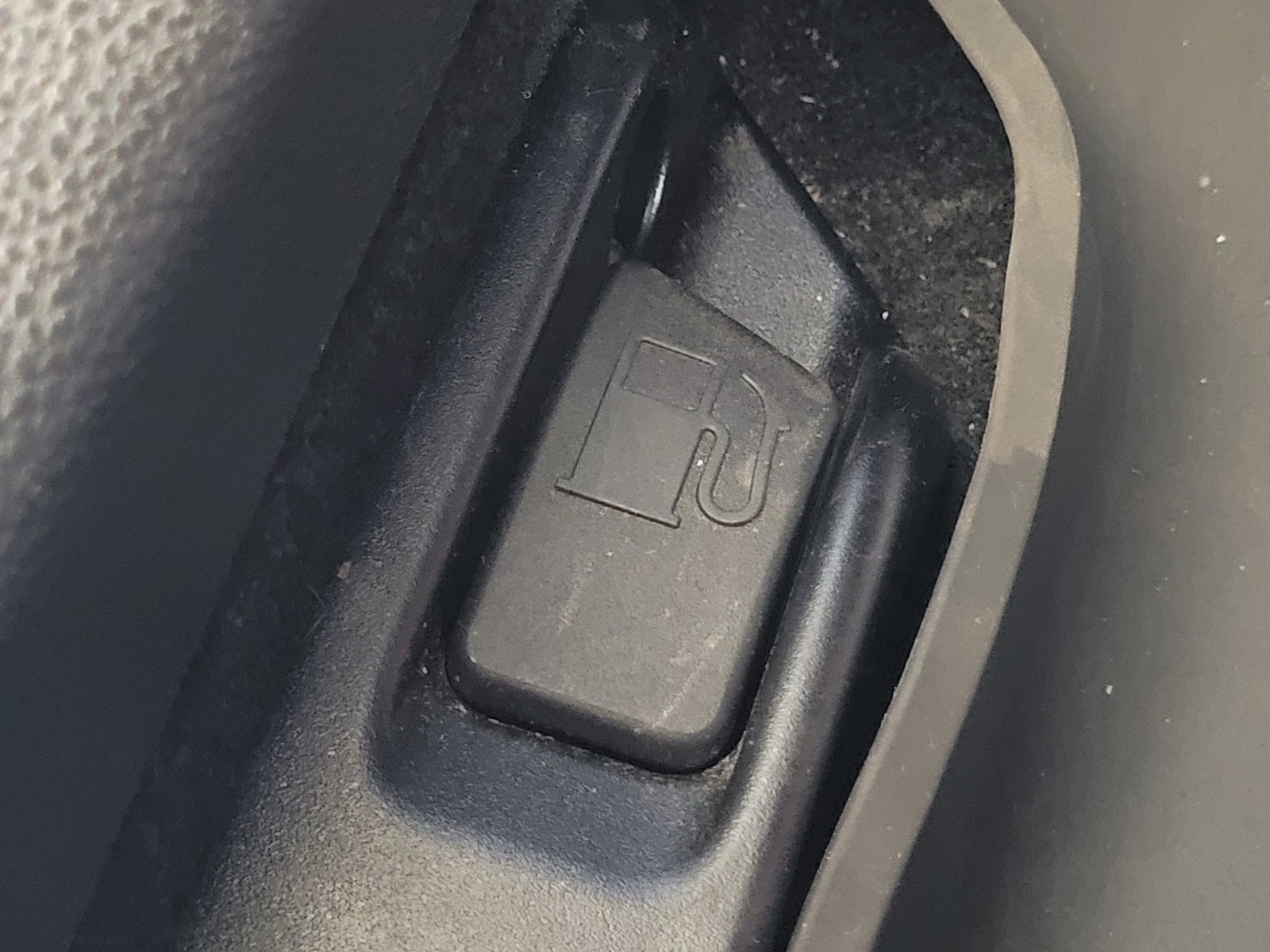 Used 2024 Wind Chill Pearl Toyota LE image 9