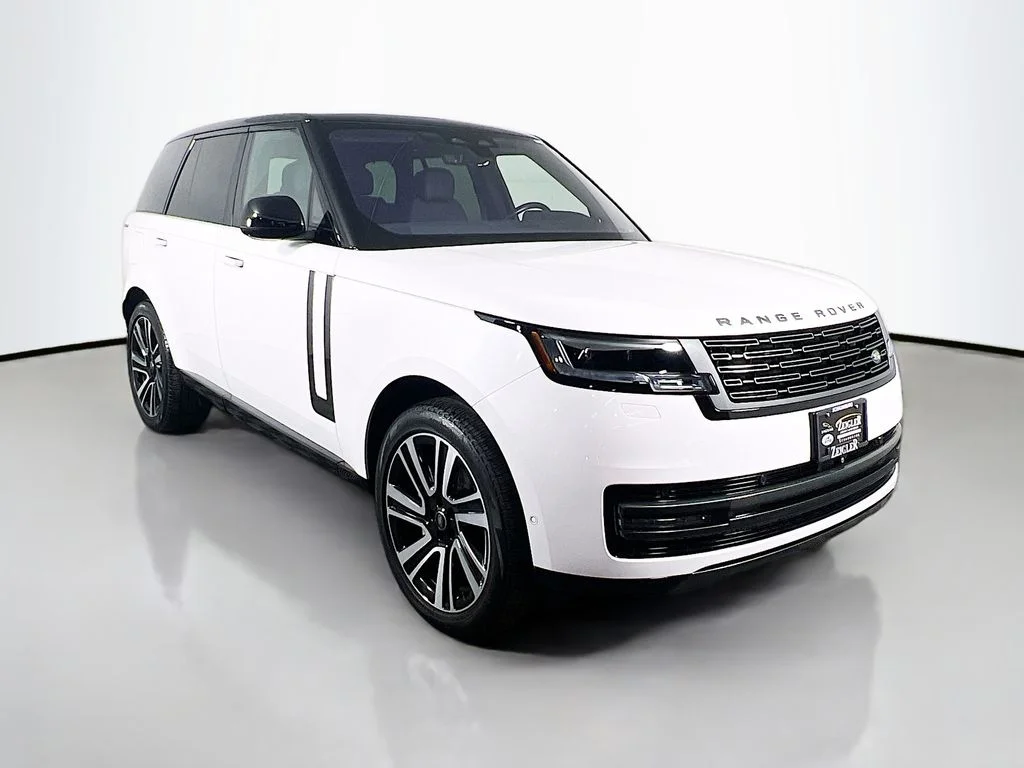 Used 2023 Ostuni Pearl White Land Rover SE image 3