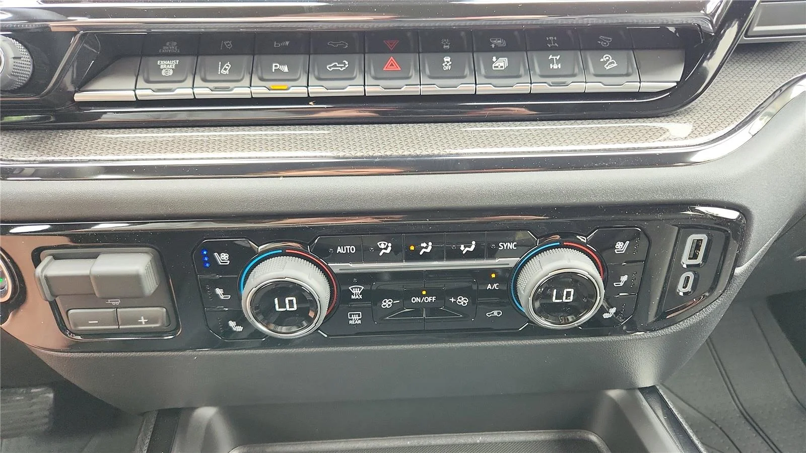 2026 Chevrolet Silverado 2500 HD ZR2 - Photo 16