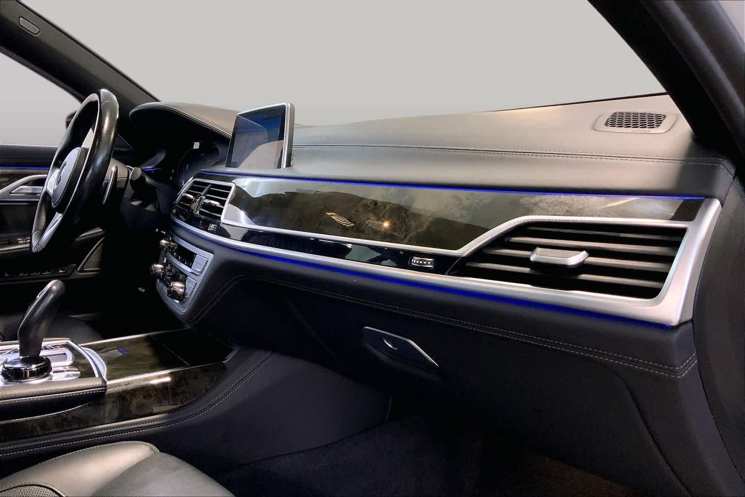 Used 2022 Mineral White Metallic BMW 750i xDrive image 18