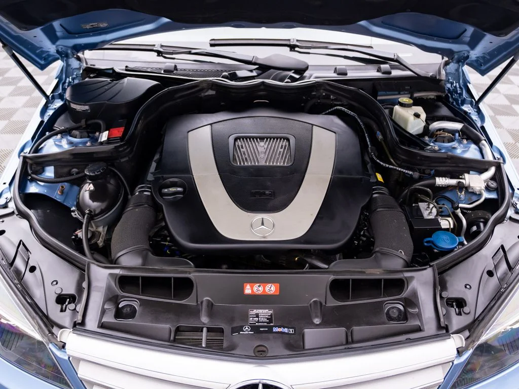 Used 2011 Beige Mercedes-Benz C 300 image 33