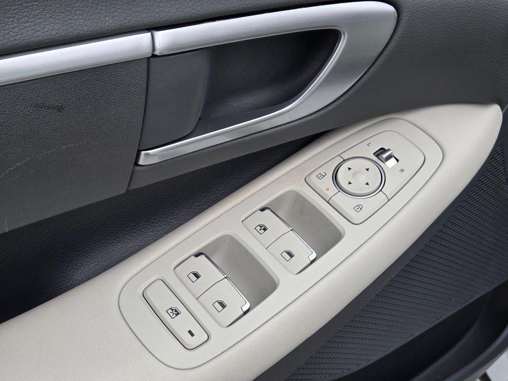 New 2026 White Hyundai SE image 15