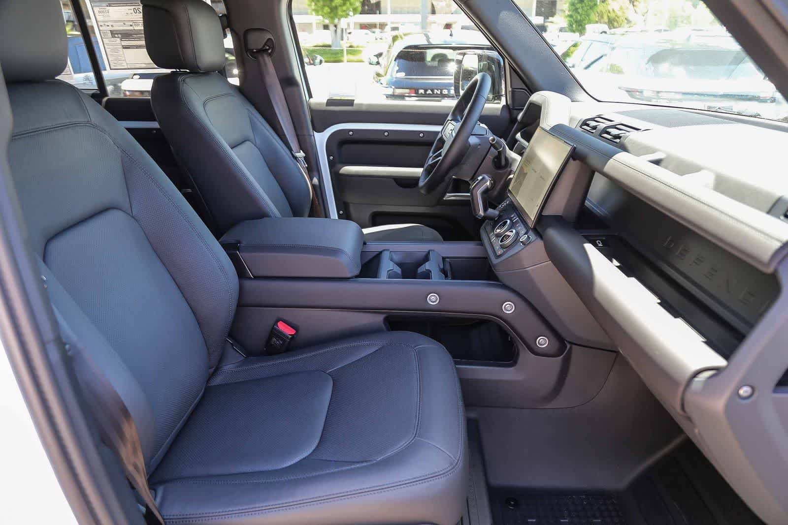 New 2026 Fuji White Land Rover X-Dynamic SE image 15