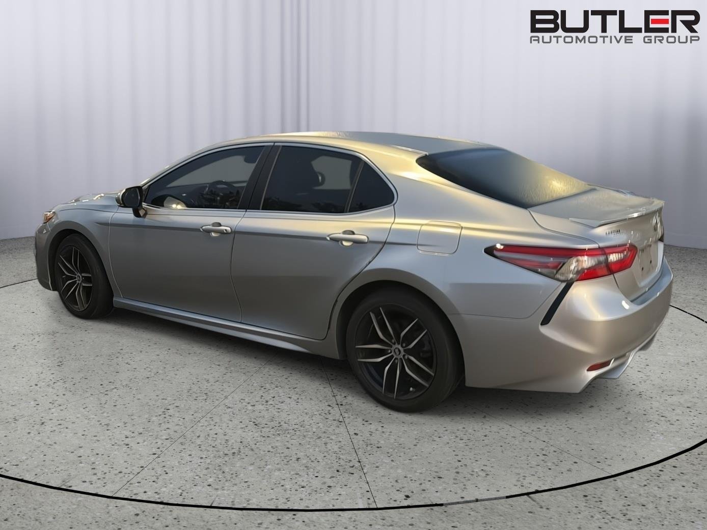 Used 2018 Celestial Silver Metallic Toyota SE image 10