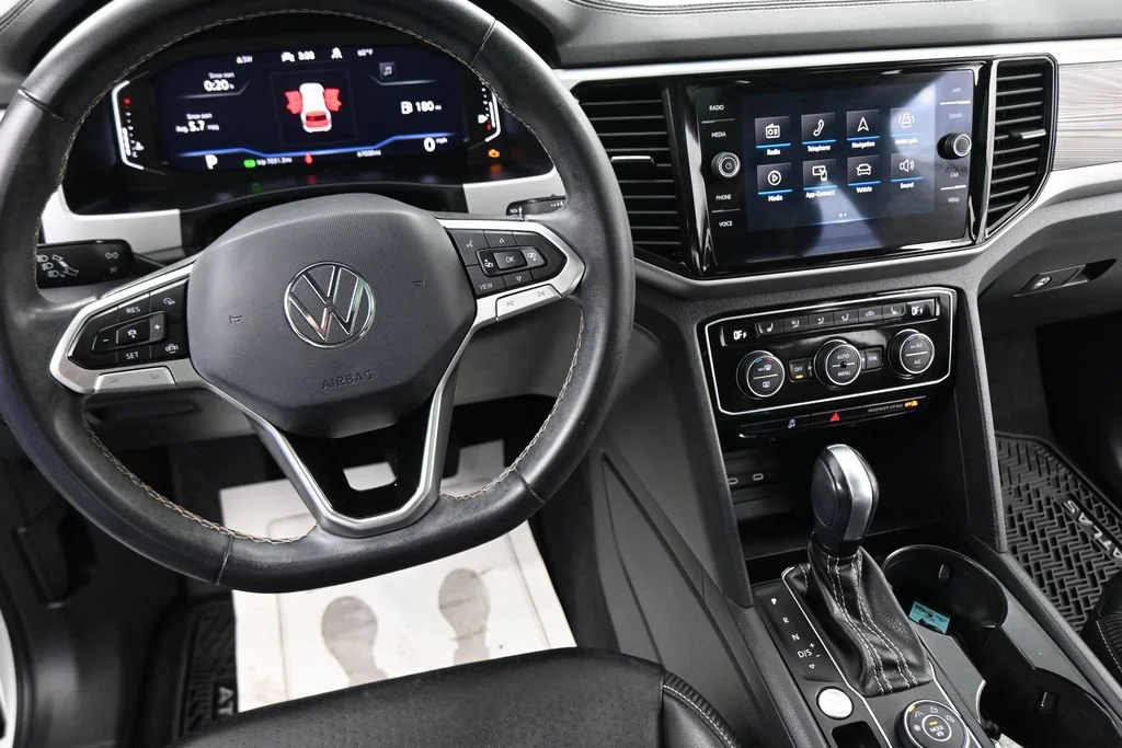Used 2023 White Volkswagen 3.6L V6 SE w/Technology image 40