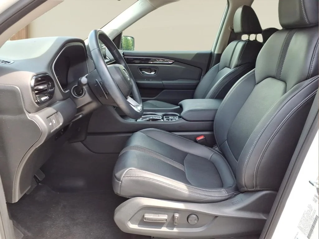 Used 2023 White Honda Touring image 14