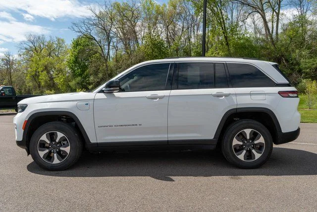Used 2023 White Jeep 4xe image 9