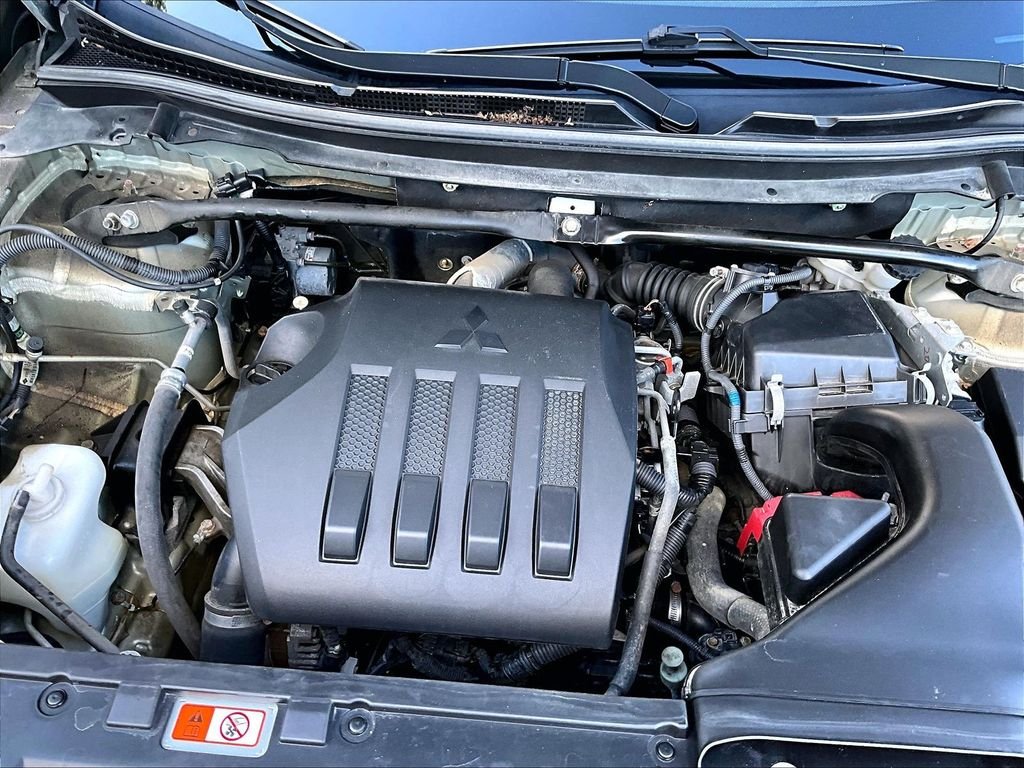 Used 2022 Silver Mitsubishi ES image 35