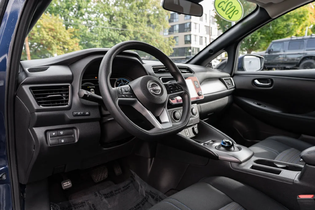 Used 2025 Blue Nissan S image 22