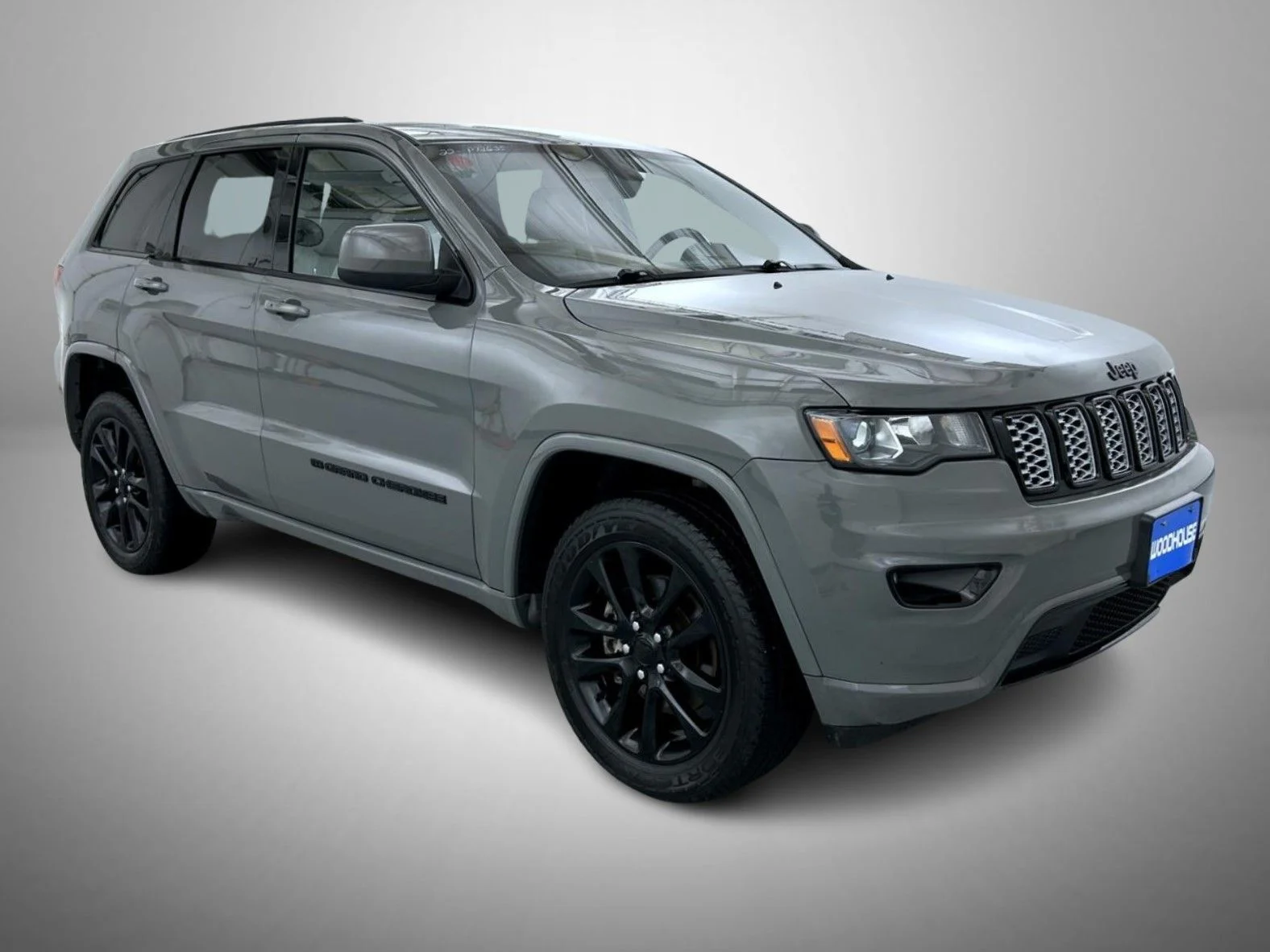 Used 2022 Gray Jeep Laredo X image 3