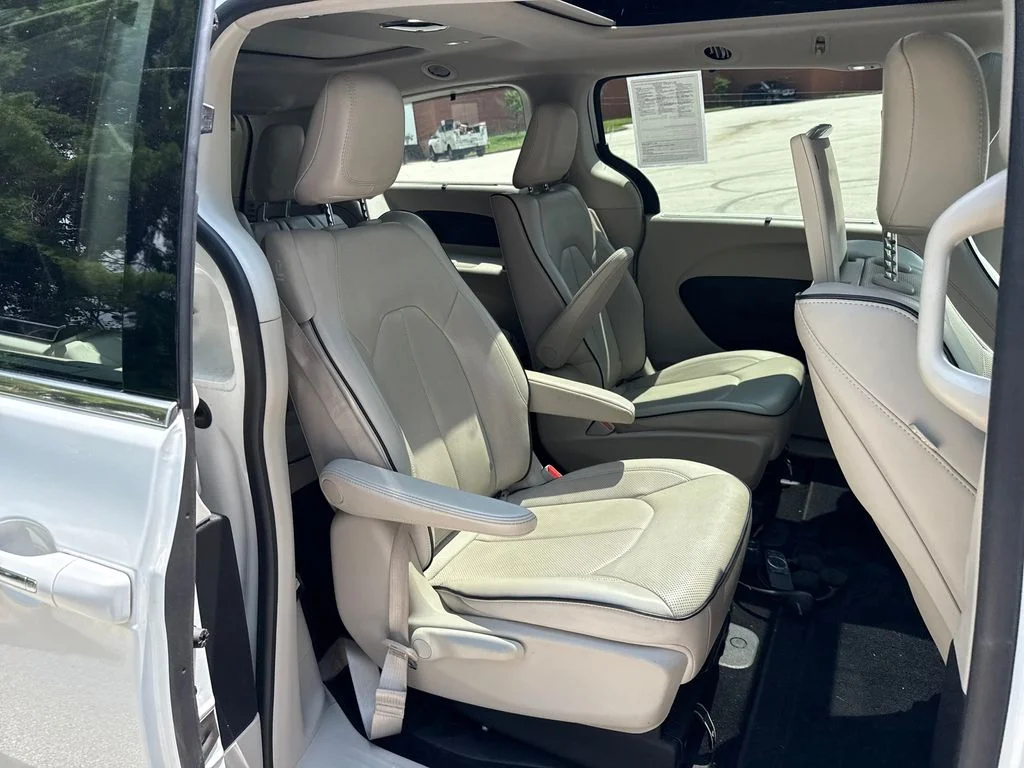 Used 2021 White Chrysler Limited image 30