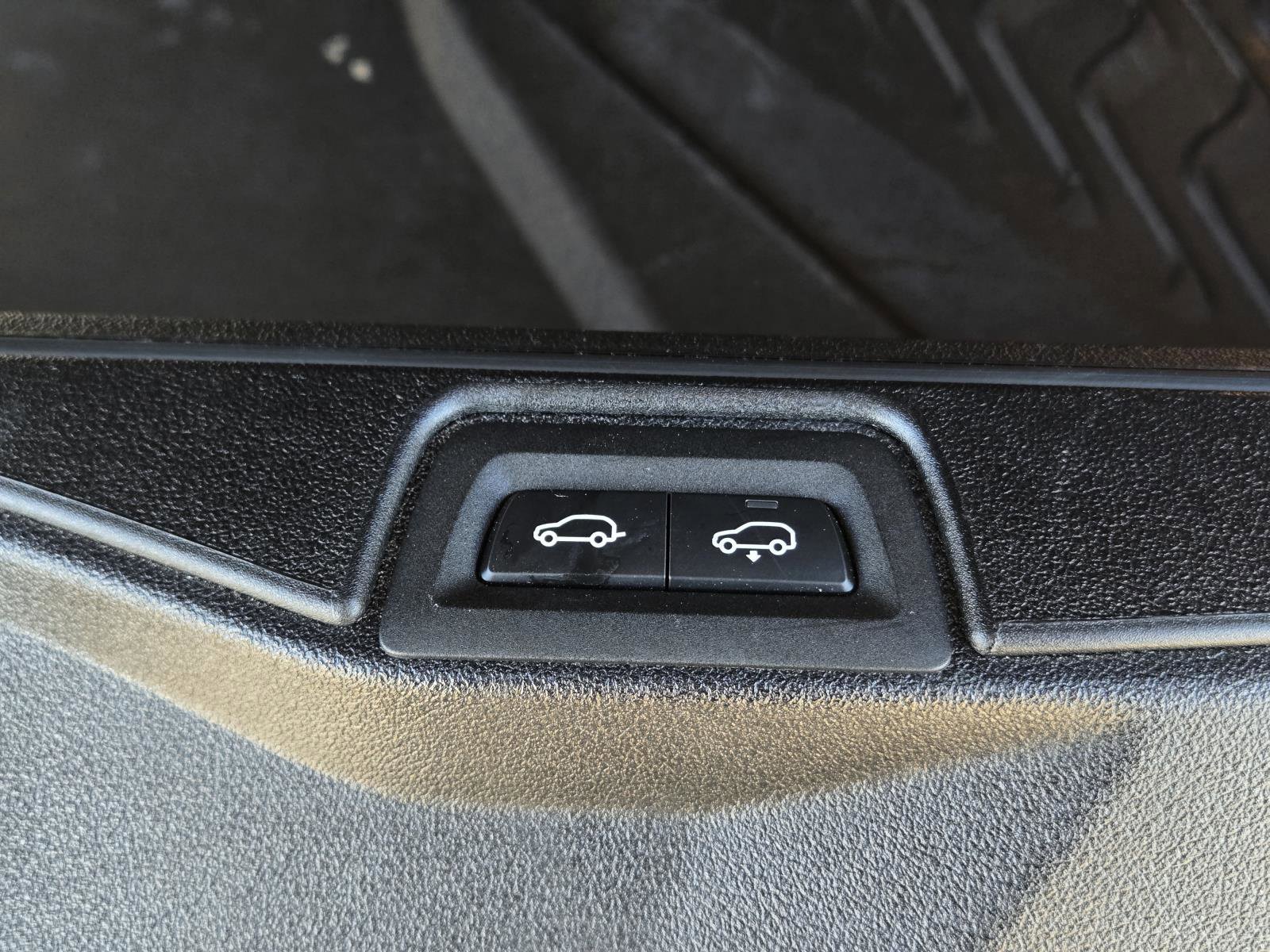 Used 2024 Black Sapphire Metallic BMW M60i image 12