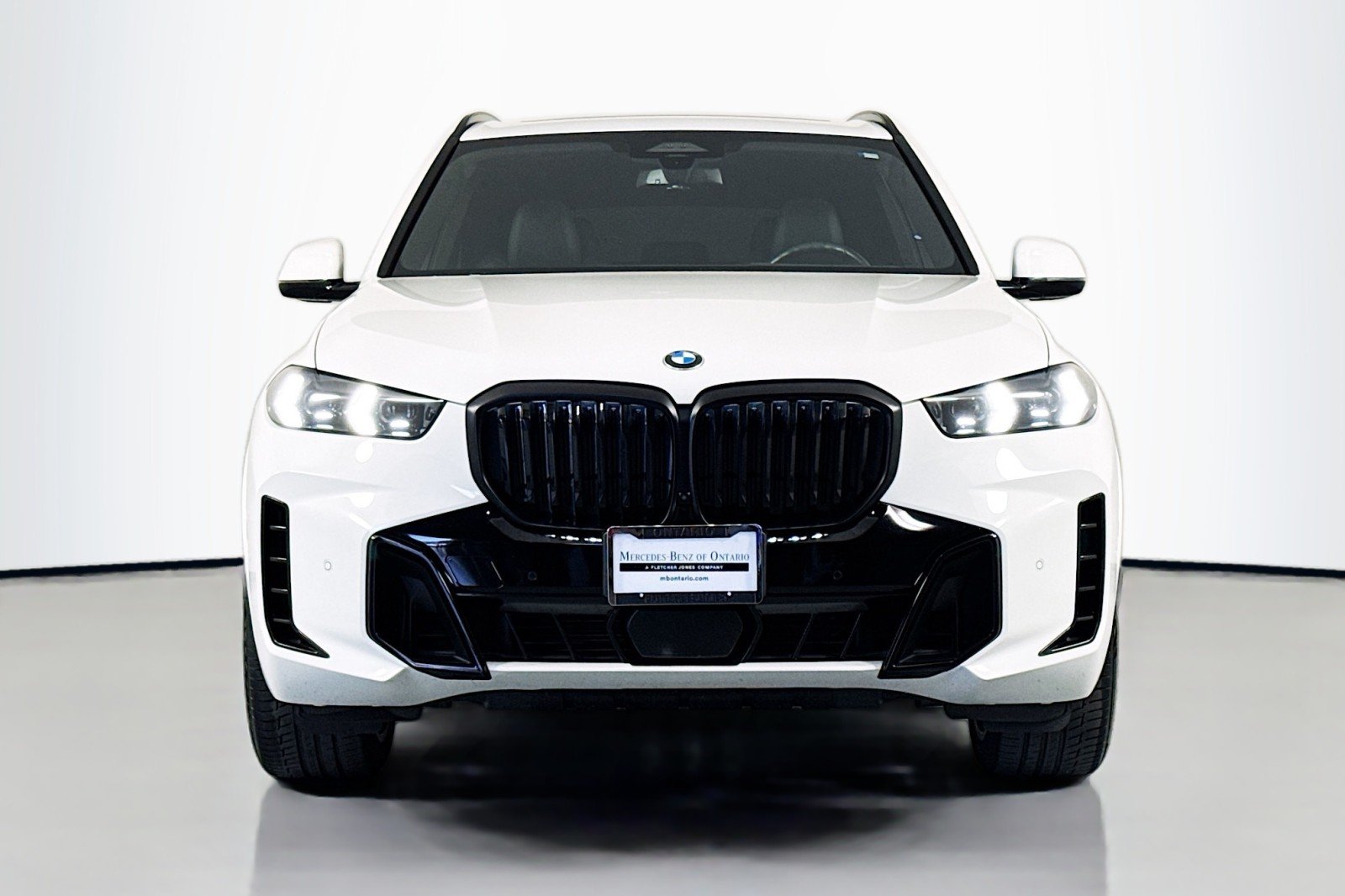 Used 2024 Alpine White BMW xDrive40i image 2