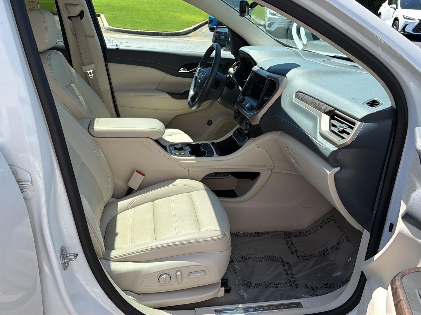 Used 2023 White Frost Tricoat GMC Denali image 14