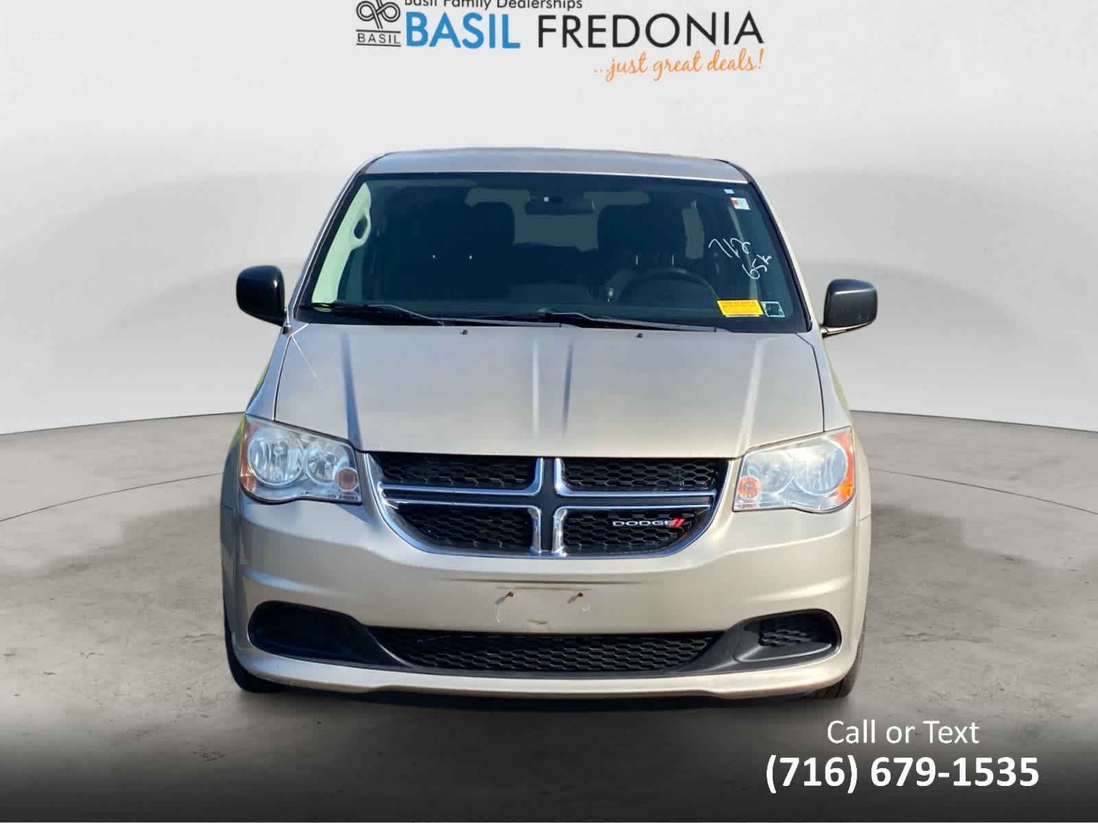 Used 2013 Cashmere Pearl Dodge SE image 2