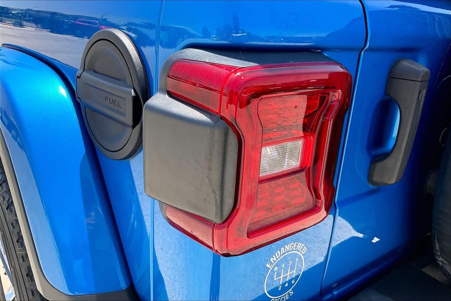 Used 2022 Hydro Blue Pearlcoat Jeep Unlimited Sahara image 27