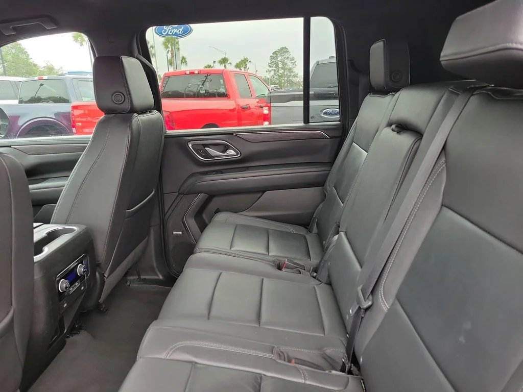 2023 Chevrolet Suburban LT - Photo 30