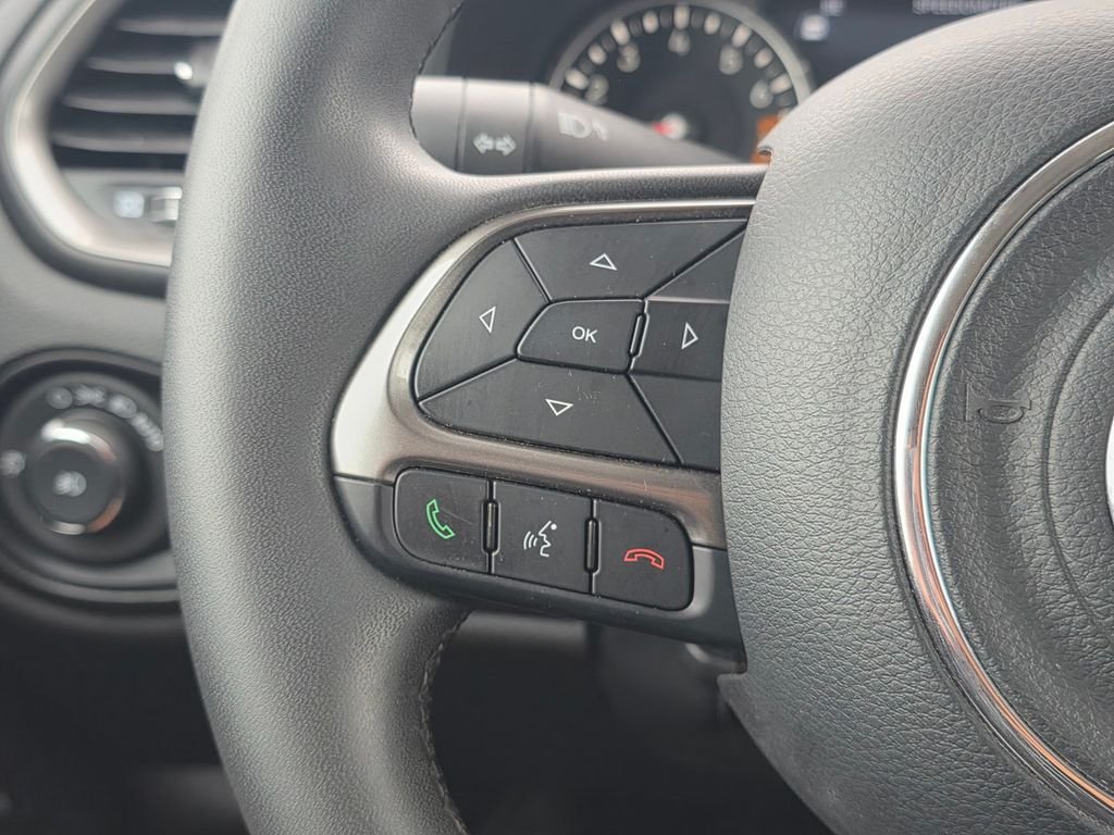 Certified Used 2022 Gray Jeep Latitude image 36