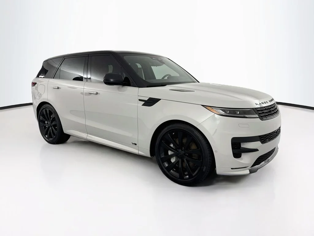 New 2026 Borasco Grey Land Rover Dynamic SE image 3